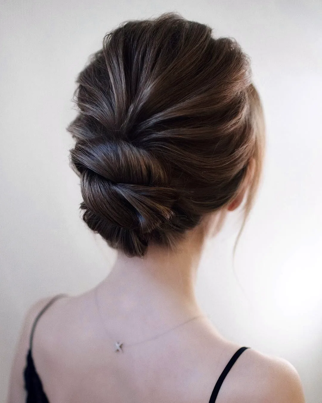 Как сделать красивую женскую прическу: пошаговая техника выполнения с фото