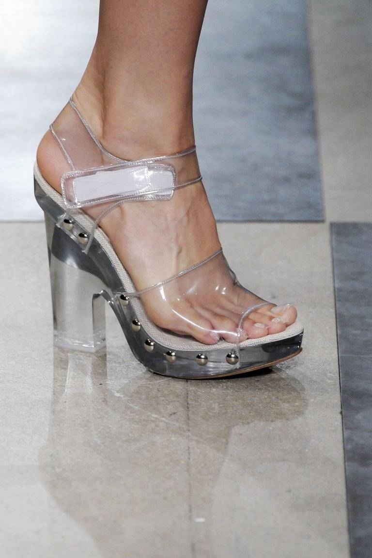Босоножки с прозрачными элементами