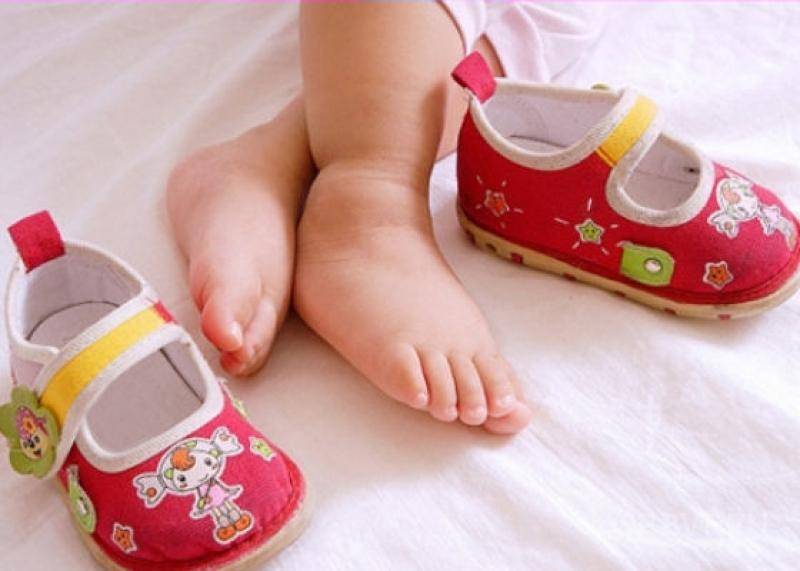 Как выбрать первую обувь для малыша