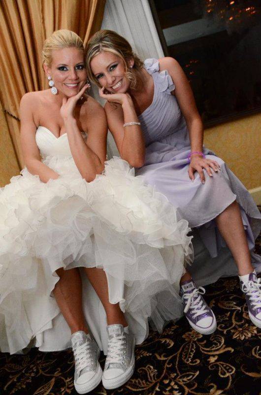 Свадебное платье с кроссовками