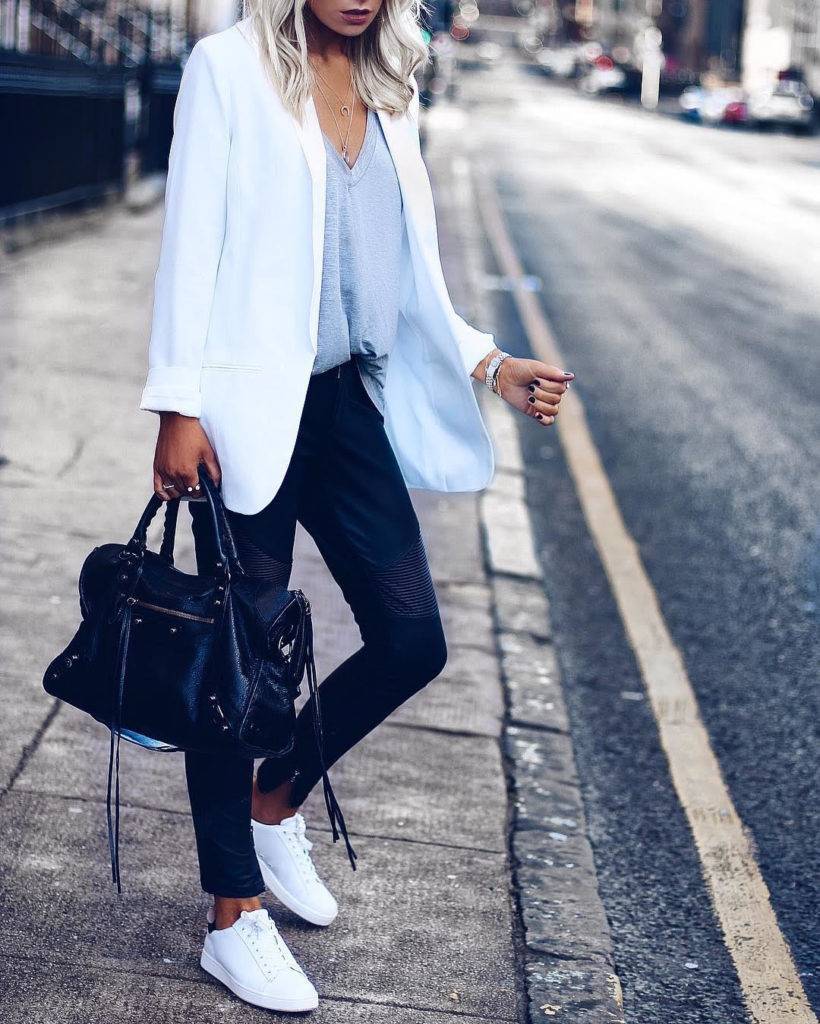 Образы с белыми кроссовками