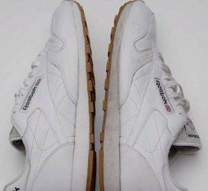 Как ухаживать за белыми кроссовками