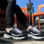 С чем носить Скетчерсы: тренды 2019