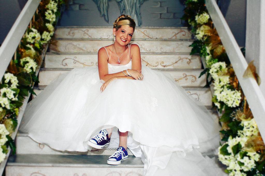 Свадебное платье с кедами