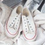 Как отстирать белые кеды