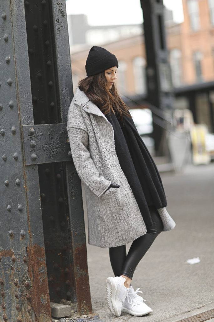 кроссовки с пальто силуэта "П" зимой