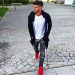 С чем носить красные мужские кроссовки