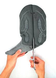 Сумка из старых кожаных сапог