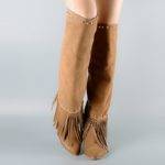 С чем носить сапоги с бахромой