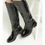 С чем носить лаковые сапоги