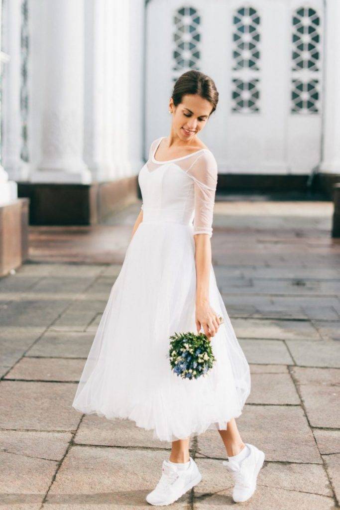 Какие платья можно носить с кроссовками