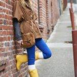 С чем носить желтые сапоги