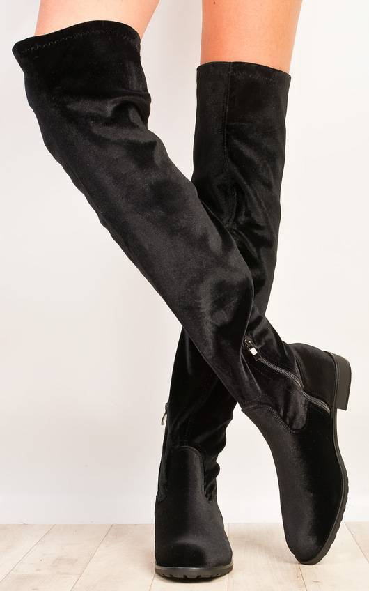 Что лучше на сапогах: велюр или замша 