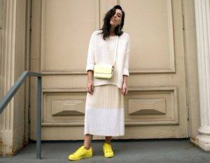 С чем носить жёлтые кроссовки