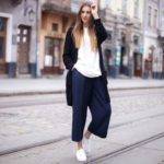 Брюки-кюлоты с кроссовками