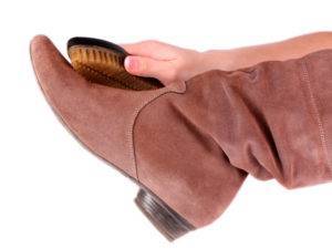 Как почистить сапоги из нубука