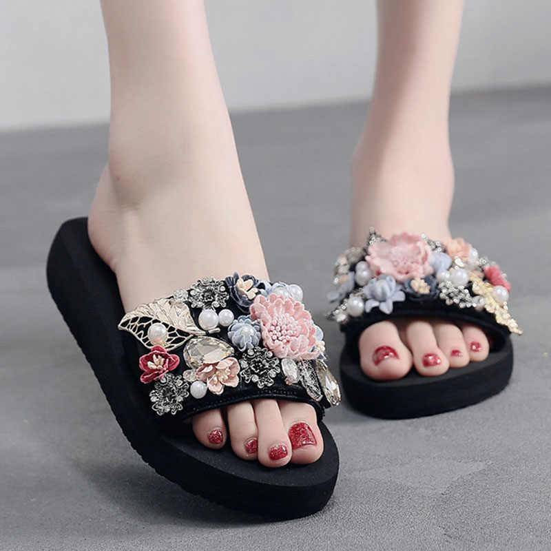 Модные шлёпанцы на лето 2019