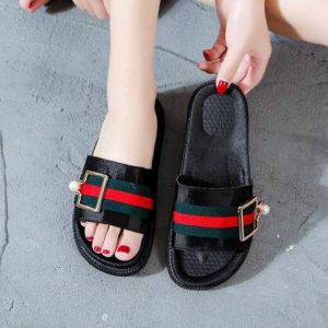 Модные шлёпанцы на лето 2019