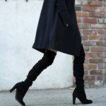 С чем носить чёрные замшевые сапоги