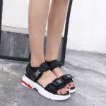 С чем носить спортивные женские сандалии