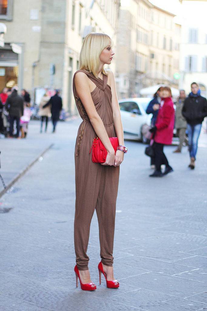 С чем носить красные туфли-лодочки