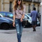 Джинсы и красные туфли