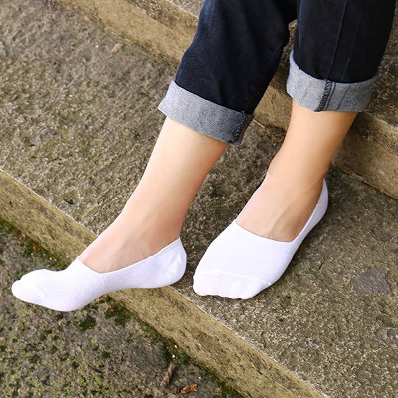 Лайфхак: как надеть укороченные носки под туфли