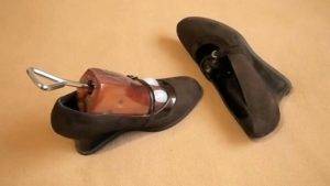 Как расширить туфли, если они жмут