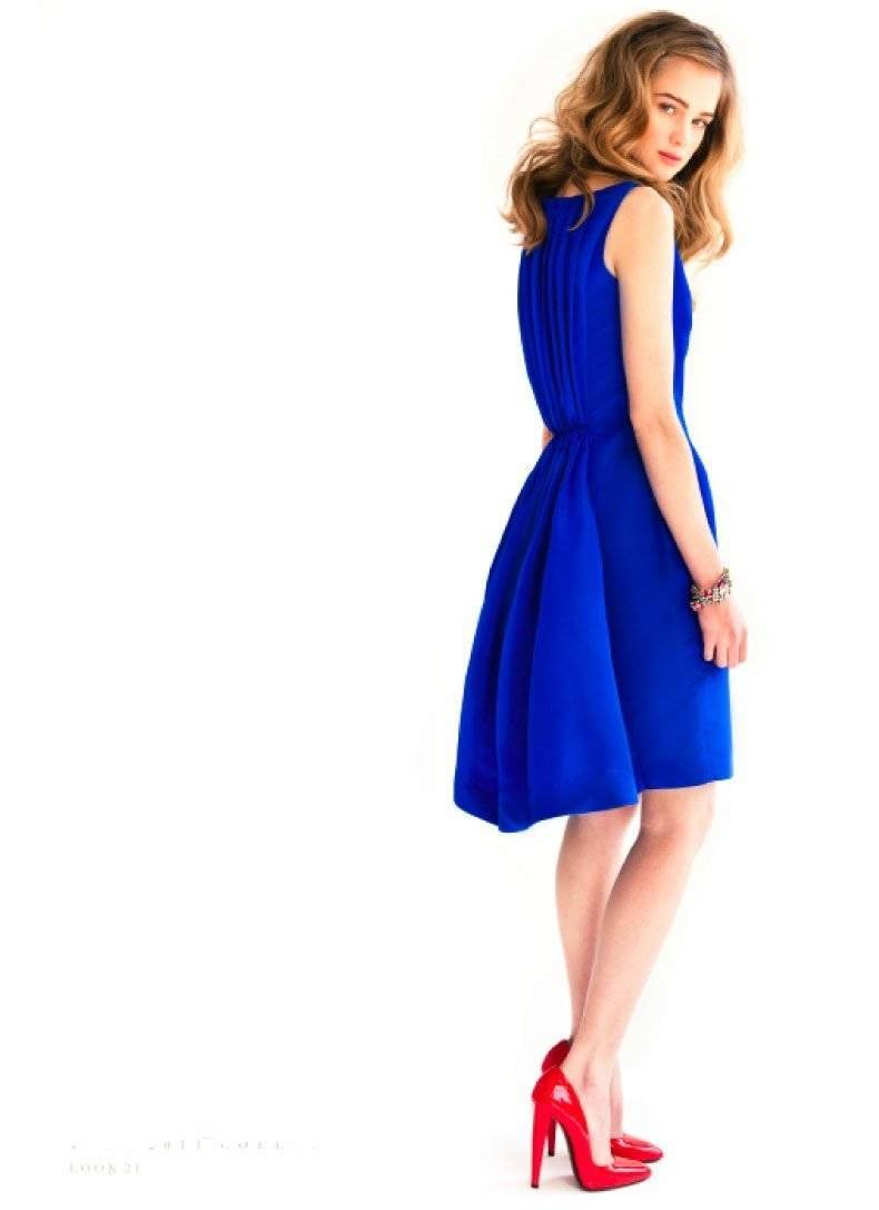 Какие туфли подойдут к синему платью