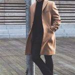 Пальто с белыми кроссовками