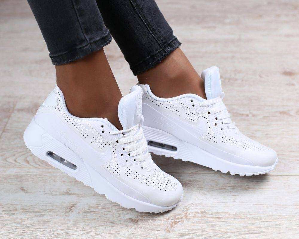 Мода на кроссовки весной 2019