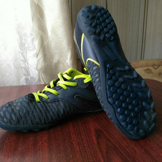 Что лучше: сороконожки или бутсы