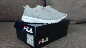 Фирма кроссовок Fila