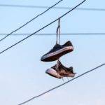 Что значит, ботинки на проводах