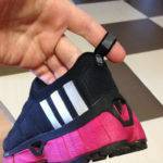 Зачем на кроссовках петелька сзади