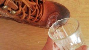 Рант ботинка пропускает воду: чем промазать