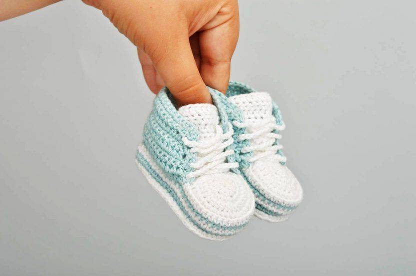 Кеды крючком для малыша
