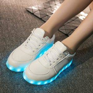 Светящиеся кроссовки: фото