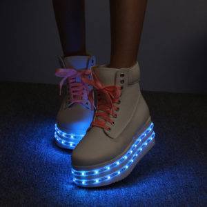 Светящиеся кроссовки: фото