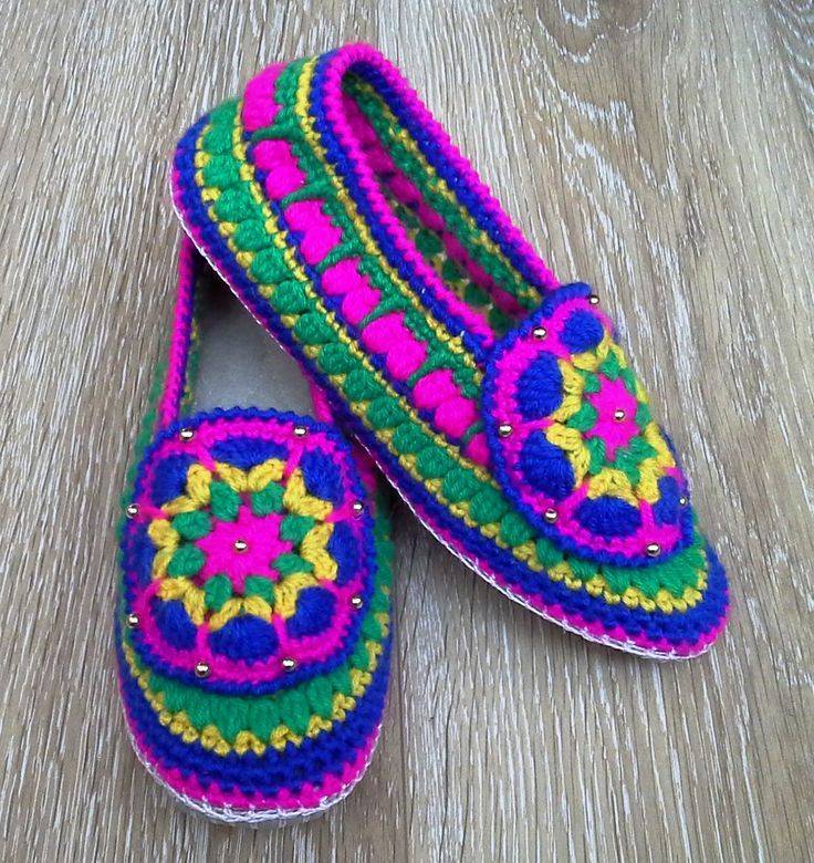 Вязанные тапочки крючком на подошве
