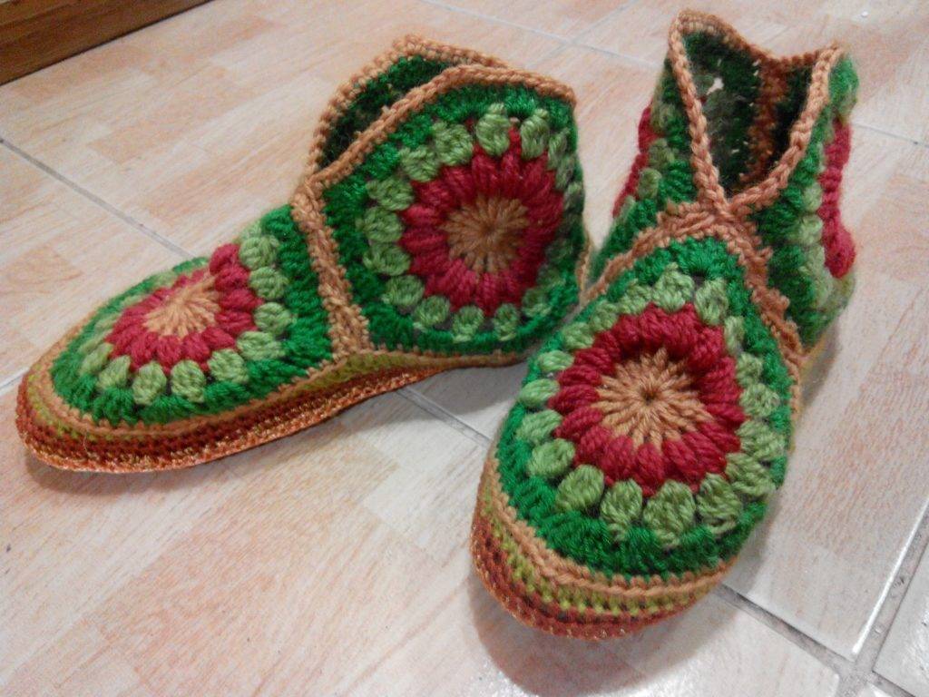 Вязанные тапочки крючком на подошве