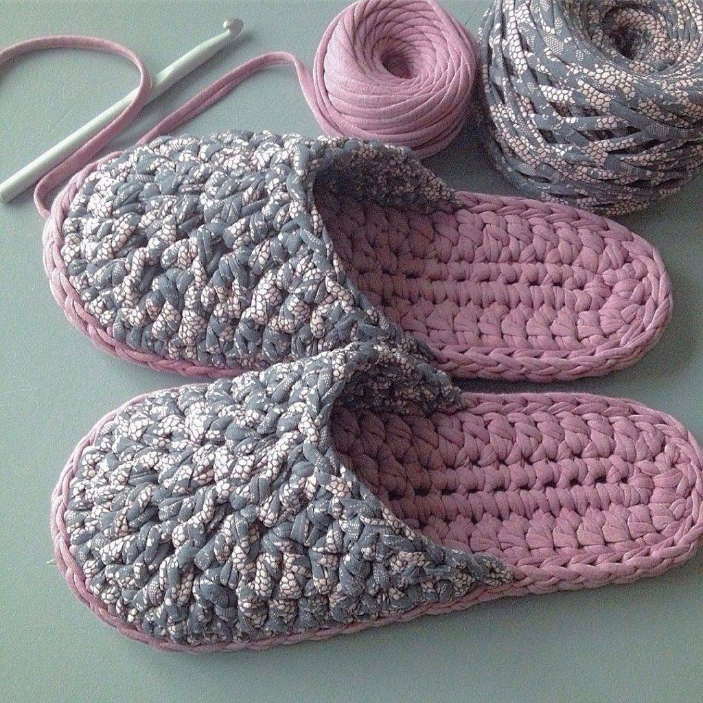 Домашние вязанные тапочки своими руками спицами