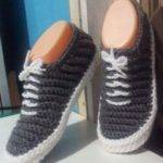 Вязаные кроссовки спицами