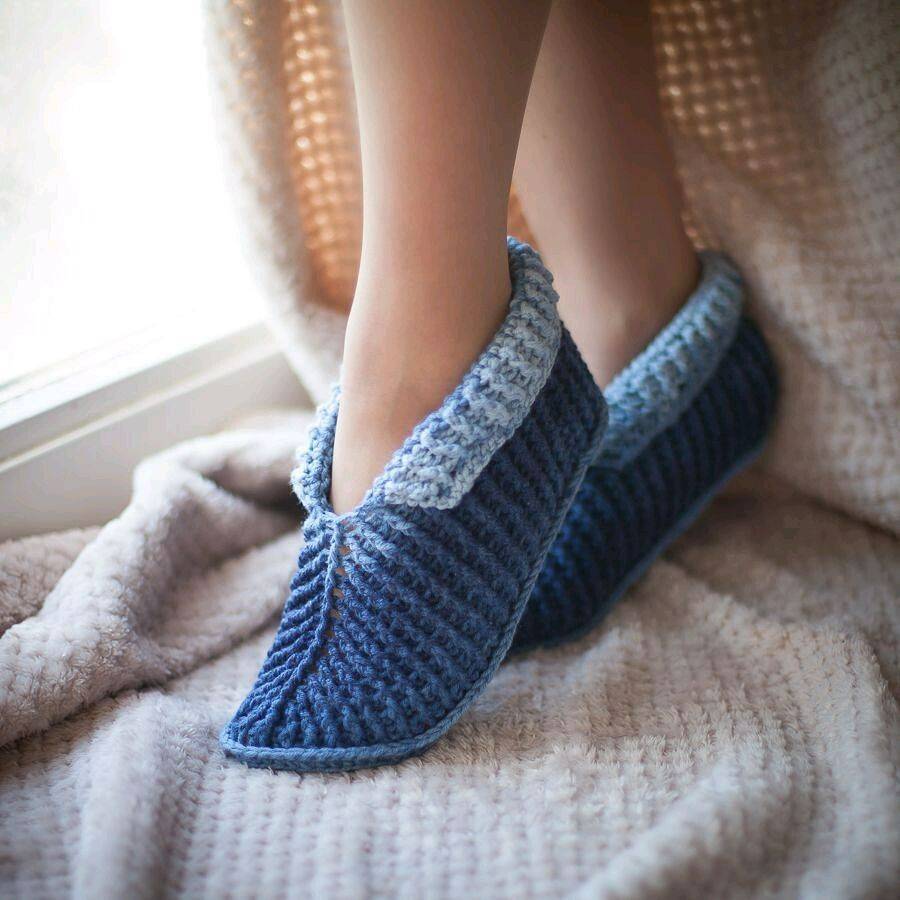 Домашние вязанные тапочки своими руками спицами