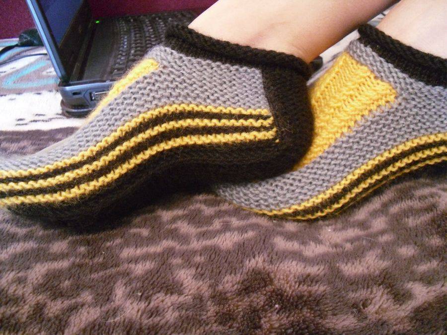 Вязание спицами тапочек-носков с узорами