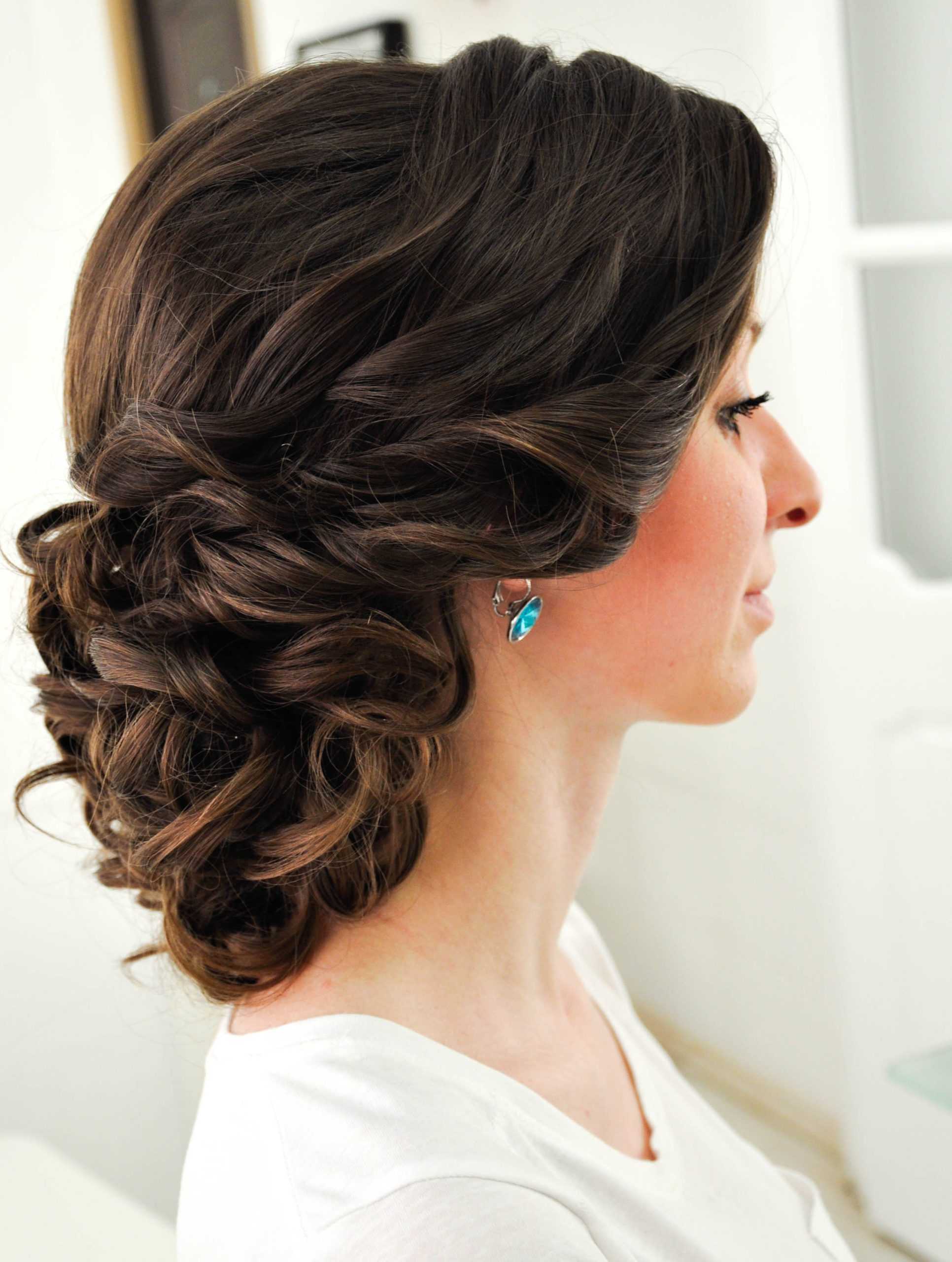 Свадебные тенденции 2022 года в прическах — шикарные вечерние образы для невест на свадьбу