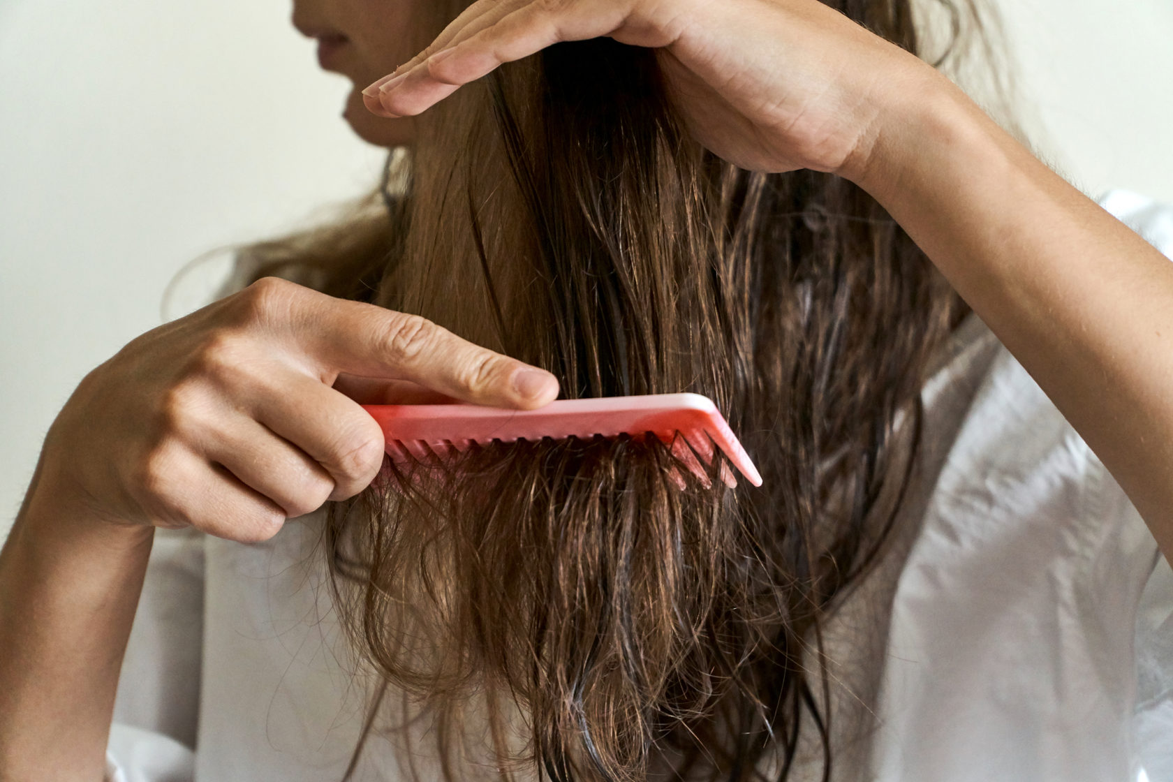 Ломкие и очень сухие волосы: что делать и как восстановить здоровье локонов, рекомендации по уходу и лечению