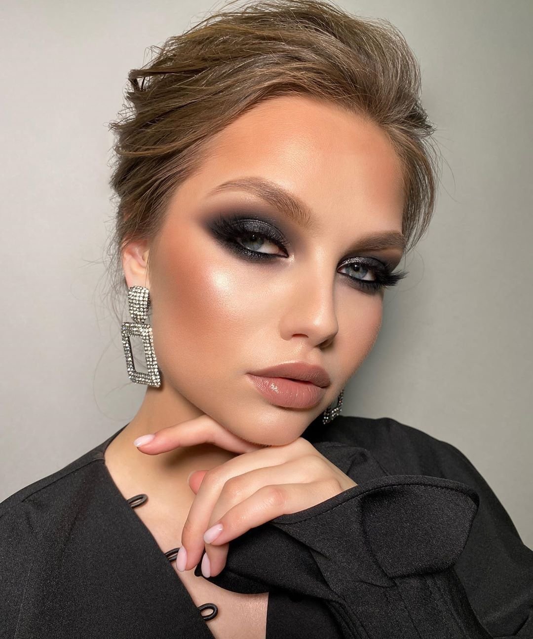Макияж в стиле smoky eyes (смоки айс) — пошаговая инструкция