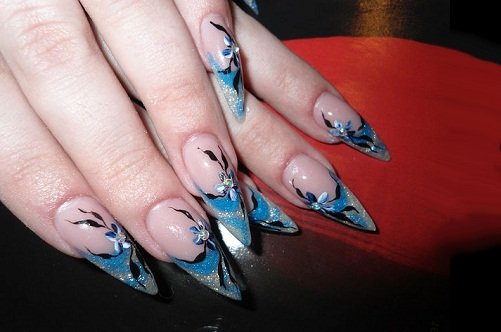 Comic nails — модный в 2023 году дизайн ногтей