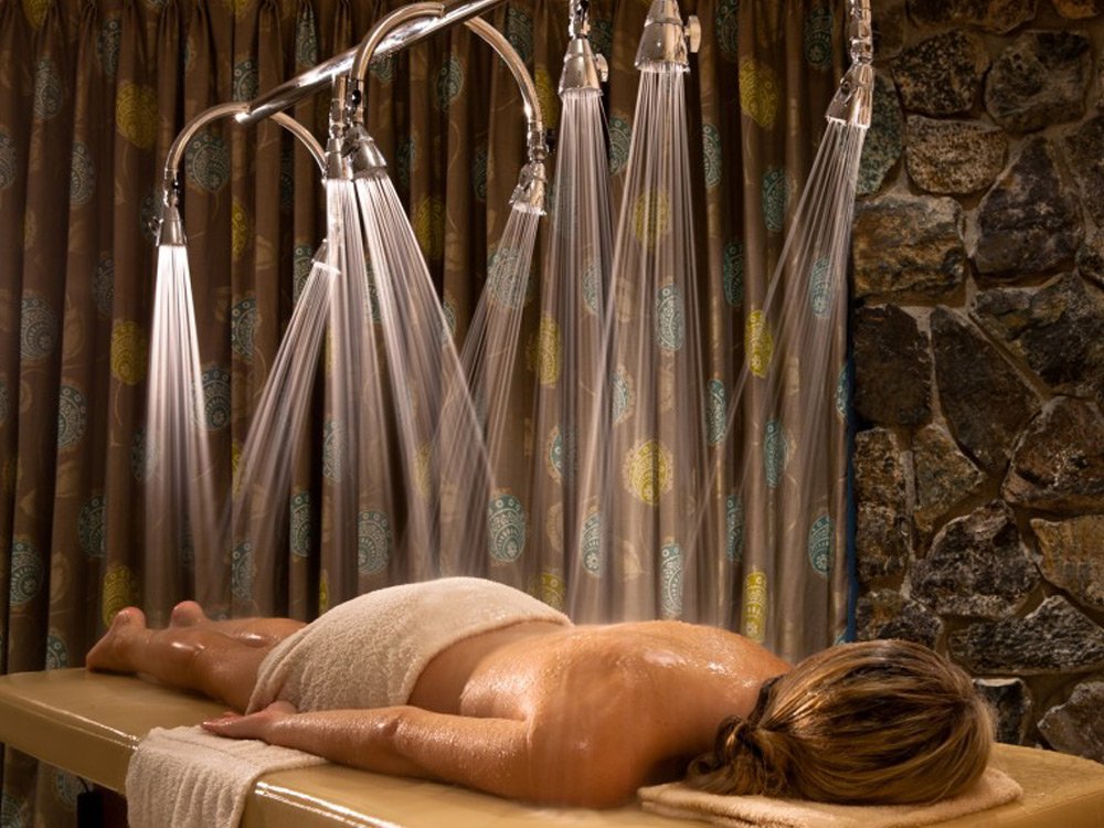 Массаж змеями, релаксация для экстремалов